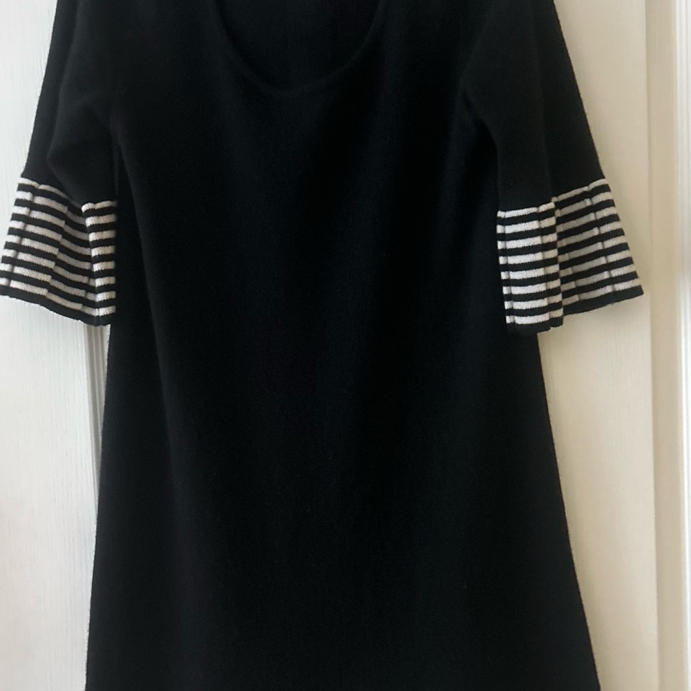 GABBY HARRIS 100%. Cashmere wool black Dress with Striped Sleeves and hem